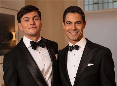 荷蘭總理葉騰(Rob Jetten,右)與伴侶基南(Nicolas Keenan,左)即將完婚。 (圖:FB/RobJetten)