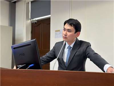 國民黨主席鄭麗文訪中的重頭戲「鄭習會」10日登場，民進黨立委陳冠廷質疑，國民黨缺席國防特別預算條例的協商，又藉「排考察」拖延進程，他研判國民黨是有計畫性地在「川習會」前製造不利台灣的氛圍。(圖：陳冠廷臉書)