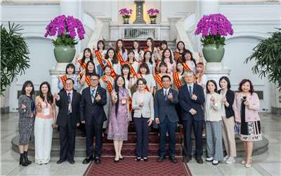 副總統蕭美琴(前中)接見「第33屆幼鐸獎得獎人及中華幼兒教育策進會陪同人員」。(圖 : 總統府flickr)