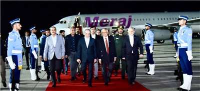 伊朗外交部長阿拉奇(Abbas Araqchi)24日抵達巴基斯坦首都伊斯蘭馬巴德。(圖:X@MIshaqDar50)