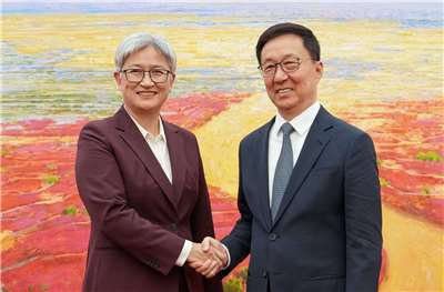 澳洲外長黃英賢29日與中國國家副主席韓正會晤。 (圖:X@SenatorWong)