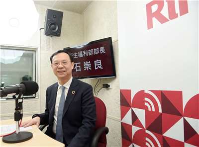 衛福部長石崇良27日接受央廣專訪時表示，今年很快便會宣布「三班護病比」入法時程。(江麗華 攝)