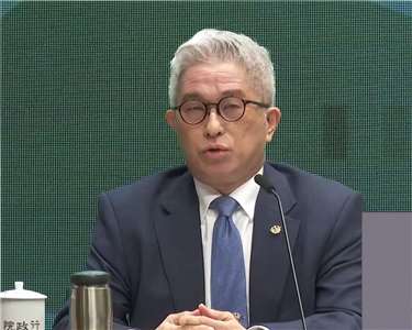 國防部副部長徐斯儉出席行政院會後記者會。(翻攝行政院YouTube頻道)