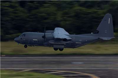 MC-130J特戰運輸機是用於執行秘密滲透任務，以及從敵境深處撤離部隊的特殊裝備飛機。透露消息的官員未說明這些飛機為何在營救過程中受困地面，但表示當時有必要將其摧毀。MC-130J同型機示意圖。