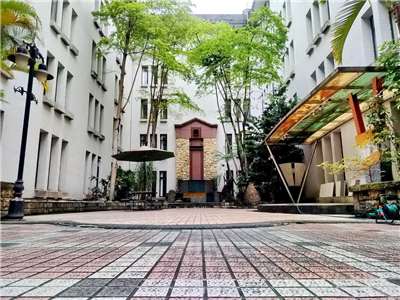 外交部表示，大樓將維持行政辦公與接待外賓功能，同時設法提升文化資產價值。圖為外交部前後棟之間的「協力庭」 (央廣記者王照坤 攝)