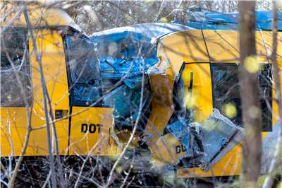 丹麥2列當地列車23日清晨迎面相撞，至少造成17人受傷、其中4人情況危急。(美聯社/達志影像)