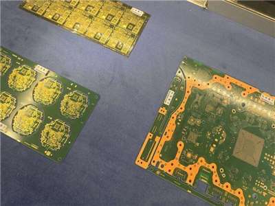 圖為印刷電路板的機械基板。(圖：中央社檔案照)