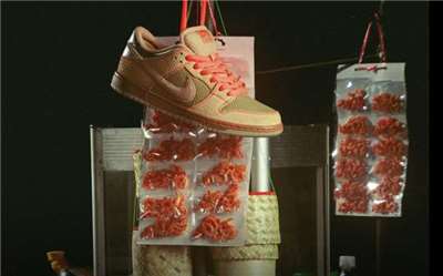 國際運動品牌耐吉(Nike)推出以泰國經典料理「青木瓜沙拉」（Som Tum）為靈感的限量版球鞋。(翻攝Nike官網)