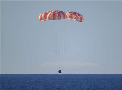 搭載4名太空人的美國國家航空暨太空總署(NASA)太空船10日按計畫濺落於加州外海。 (圖:X@NASA)