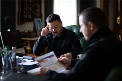 烏克蘭總統澤倫斯基聽取烏克蘭安全局的報告。(圖:X@ZelenskyyUa)