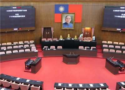 115年度中央政府總預算至今仍未付委審查，成為朝野僵局。圖為立法院議場內。資料照。(劉玉秋攝)