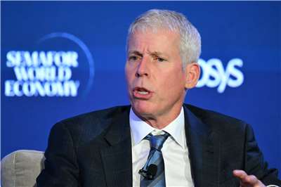 美國能源部長萊特(Chris Wright)(圖)13日在華盛頓舉行的Semafor世界經濟論壇上表示，油價未來幾週將達到高峰。

