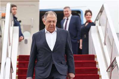 俄羅斯外交部長拉夫羅夫(Sergei Lavrov)14日飛抵北京，將與中國外交部長王毅舉行會談。