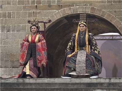 朱柏澄(右)、黃若琳(左)傳承40年經典，將在20262026台積心築藝術季開幕演出《慾望城國》傳承版。(江昭倫 攝)