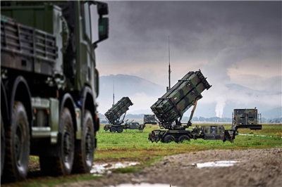 根據斯德哥爾摩國際和平研究所報告，2025年全球軍費支出增加2.9%。圖為愛國者防空系統資料照。(圖:X@DefensieMin)