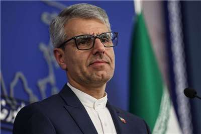 伊朗外交部發言人貝卡伊(Esmaeil Baqaei)(圖)指控美國一用違反停火協議。資料照片。(圖：X@IRIMFA_SPOX)