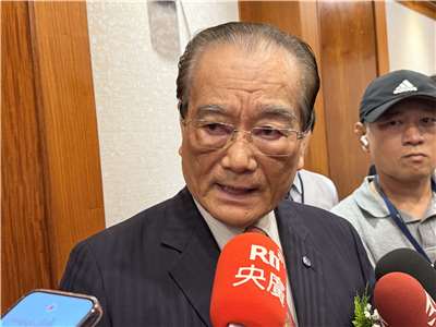 台鐵公司董事長鄭光遠29日受訪回應引發爭議的台北車站商場ROT案。(吳琍君攝)