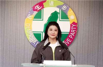 民進黨發言人林楚茵9日表示，中共今天無預警宣布在黃海實施實彈射擊，國民黨別再欺騙台灣人「躺平就能換和平」，把實彈演習當迎賓禮炮。