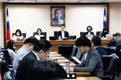 賴清德總統出訪友邦遭中國阻礙，立法院外交及國防委員會22日上午通過臨時提案，強烈譴責北京政府干預我國及非洲三島國的主權行為。(楊仁翔 攝)