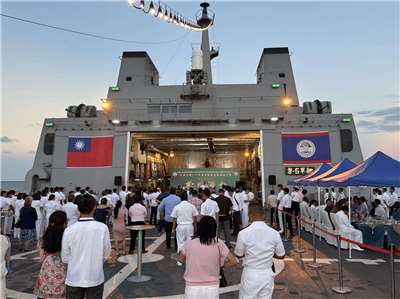 台灣海軍敦睦艦隊訪問貝里斯並安排艦艇開放參觀。(翻攝Taiwan in Belize臉書)