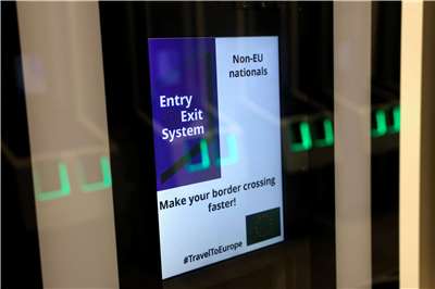 歐洲入出境系統(EES)10日全面啟用，旅客入境時將登記生物辨識資料。 (路透社/達志影像)