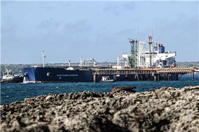 從俄羅斯油輪「阿納托利．科洛德金號」(Anatoly Kolodkin)，31日上午駛入古巴首都哈瓦那以東的馬坦薩斯港。