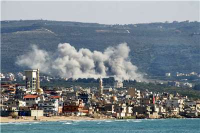 以色列13日持續轟炸黎巴嫩南部村莊。