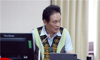 立法院內政委員會2025年6月30日審理《平埔原住民族群身分法》草案，原民會主委曾智勇(Ljaucu．Zingrur)出席報告與備詢。(翻攝國會頻道)