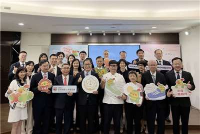 「犯罪被害人保護協會」24日在法務部舉辦「馨生起步、鞋力同行-陪你走更遠的路」捐贈記者會，由大力卜公司慷慨捐贈1,800雙鞋，以實際行動表達對馨生家庭的關懷與支持。(圖：法務部)