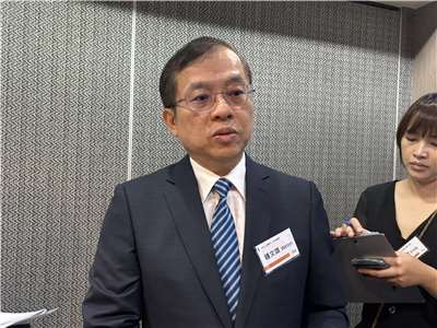 104人力銀行人才永續長鍾文雄指出，科技業人才招募出現「位移效應」，企業對工程師的需求正從「量」的擴張轉向「質」的盤整。(楊文君攝)