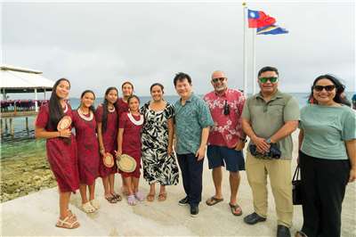 外交部長林佳龍9日指出，訪問馬紹爾群島第2天來到馬久羅(Majuro)附近離島考察觀光發展潛力。 (圖:林佳龍臉書)