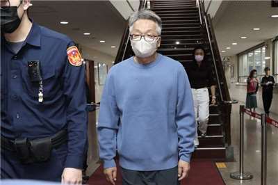 台北地方法院判決指出，陳歐珀(中)犯貪污治罪條例不違背職務收受賄賂及不正利益罪，處9年6月徒刑，褫奪公權6年。又犯貪污治罪條例之不違背職務收受賄賂罪，處8年徒刑，褫奪公權5年。資料照。