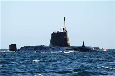 一名英國皇家海軍潛艦艦長因捲入工黨議員丈夫涉及的中國間諜案而遭到停職。圖為英國「安森號」(HMS Anson)核動力潛艦。示意圖，非當事潛艦。