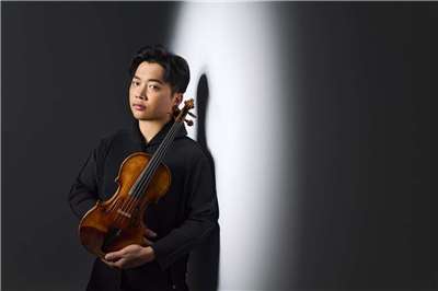 長榮交響樂團 宣布邀請活躍於國際舞台的小提琴家 魏靖儀 ，於 5 月正式出任樂團共同首席。(擷取自長榮交響樂團官方粉絲專頁)