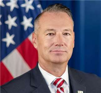 美國移民暨海關執法局代理局長里昂(Todd Lyons)將於5月去職。(圖：維基百科)