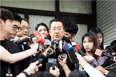 國防部長顧立雄21日上午在立法院表示，國軍綿密掌握台海週遭及區域情勢動態，也將持續關注共軍遼寧艦的後續動向。(楊仁翔 攝)