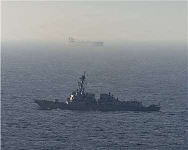 美軍中央司令部(CENTCOM)22日在X平台發文指出，「多雷納號」試圖違反美軍封鎖令後，目前正由1艘美國海軍驅逐艦護航，航行於印度洋。 (圖:X@CENTCOM)