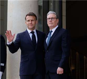 法國總統馬克宏(Emmanuel Macron)(左)、英國首相施凱爾(Keir Starmer)(右)樂見德黑蘭開放商船通行荷莫茲海峽（Strait of Hormuz），馬克宏呼籲「有關各方全面且無條件重新開放」荷莫茲海峽。(圖：Keir Starmer臉書)