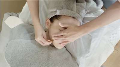 徒手美容(圖/fb「靜月。小顏」提供)