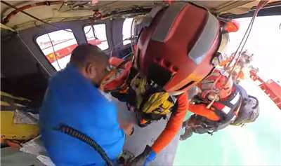 空勤總隊是救難先鋒。圖為2025年5月6日派出黑鷹直升機，救援花蓮外海印度籍船員。資料照片。(空勤總隊提供)