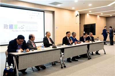 由政大國關中心等單位所舉辦的「2026TTX政經軍心情勢推演」16日落幕。與會學者說明，本次推演聚焦在灰擾下的台灣能源議題，並強調國際韌性的重要性。(楊仁翔 攝)