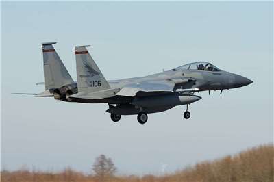 美國官員今天(3日)證實，一架美軍戰鬥機在伊朗上空遭到擊落，是此次對伊朗軍事行動中，首架遭擊落美軍戰機。圖為美國空軍F-15C戰鬥機，資料照片。(維基百科/CC BY 2.0)