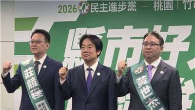 民進黨15日召開中執會，並於會後舉行縣市長提名記者會，正式提名前法務部次長黃世杰、前立委莊競程分別參選桃園市長與新竹市長。（劉玉秋 攝）