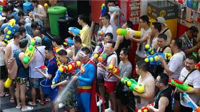 圖為泰國2023年4月的潑水節。 (圖：中央社檔案照)
