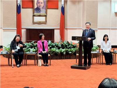 行政院長卓榮泰9日接見北美洲台灣商會聯合總會訪團。(鄭佑漢攝)