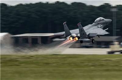 美國政府表示，美軍成功營救F-15受困飛官。圖為美軍F-15E戰機。(圖：美國空軍)