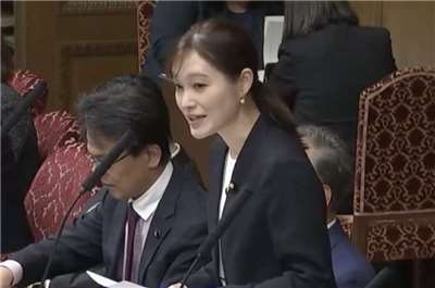 日本參議院9日召開財政金融委員會審議，參政黨參議員鹽入清香(圖)以已故女星中山美穗的遺產爭議為例，指日本遺產稅過重。資料照。

日本參政黨參議員鹽入清香。(X@sayaohgi)