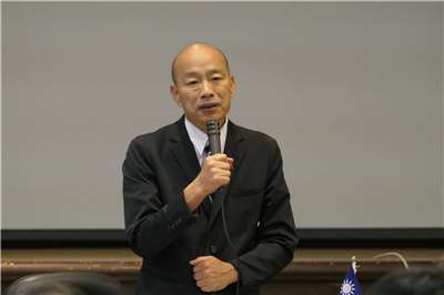 立法院長韓國瑜表示，民主的本質在於討論與溝通，他期盼朝野各界能各退一步，在民主憲政體制下尋求共識。資料照。(趙婉淳 攝)