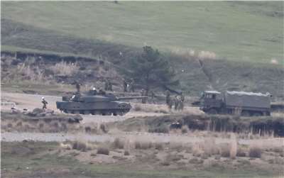 日本陸上自衛隊21日在大分縣日出生台演習場進行戰車射擊訓練時，發生砲彈爆炸事故。(讀賣新聞/AFP)