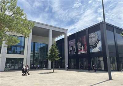 法國將強化外籍生支付較高學費制度。圖為巴黎薩克雷大學。 (圖：中央社檔案照)